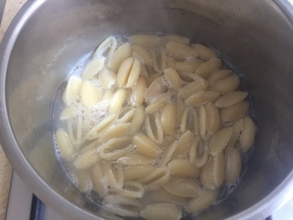 排骨秋葵煮意面#百味步骤5