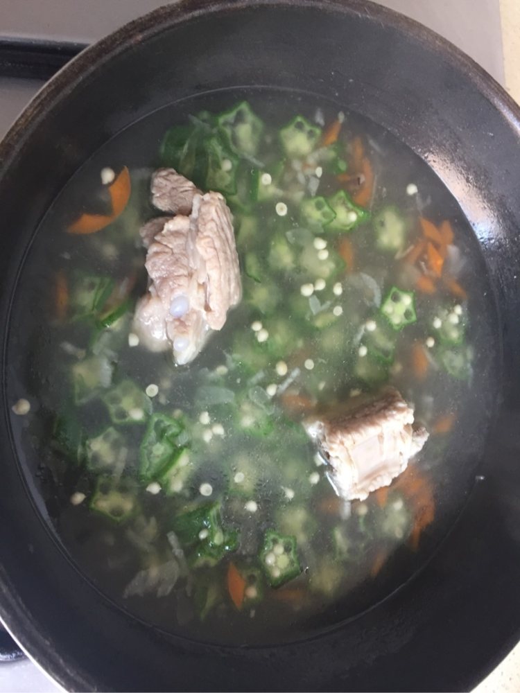 排骨秋葵煮意面#百味步骤12