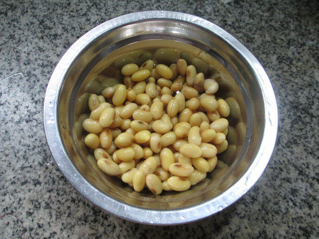 青菜黄豆排骨大米粥步骤2