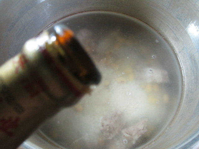 青菜黄豆排骨大米粥步骤3