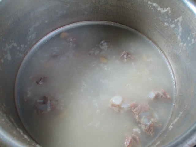 青菜黄豆排骨大米粥步骤6