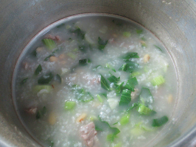 青菜黄豆排骨大米粥步骤10