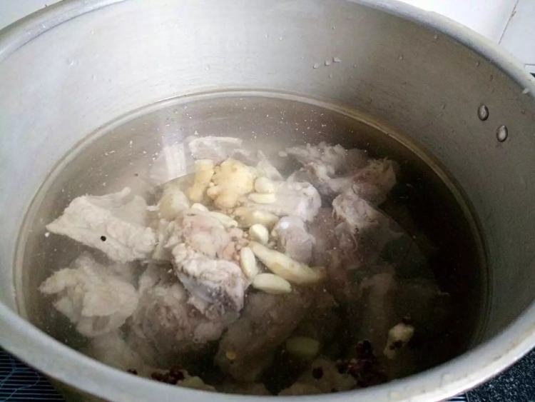 胡萝卜海带炖排骨步骤4