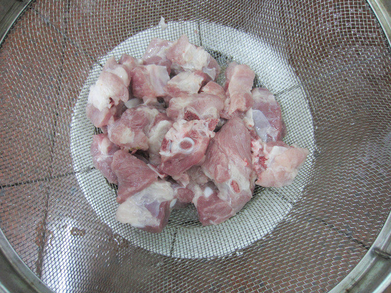 腐竹焖排骨步骤2