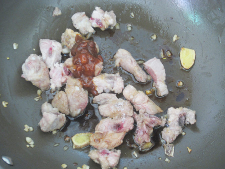 腐竹焖排骨步骤6