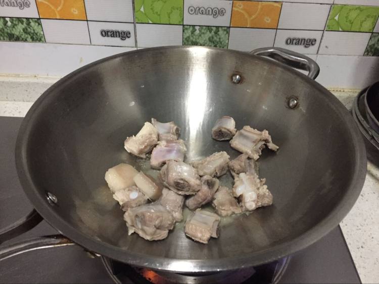 糖醋豆干排骨步骤2