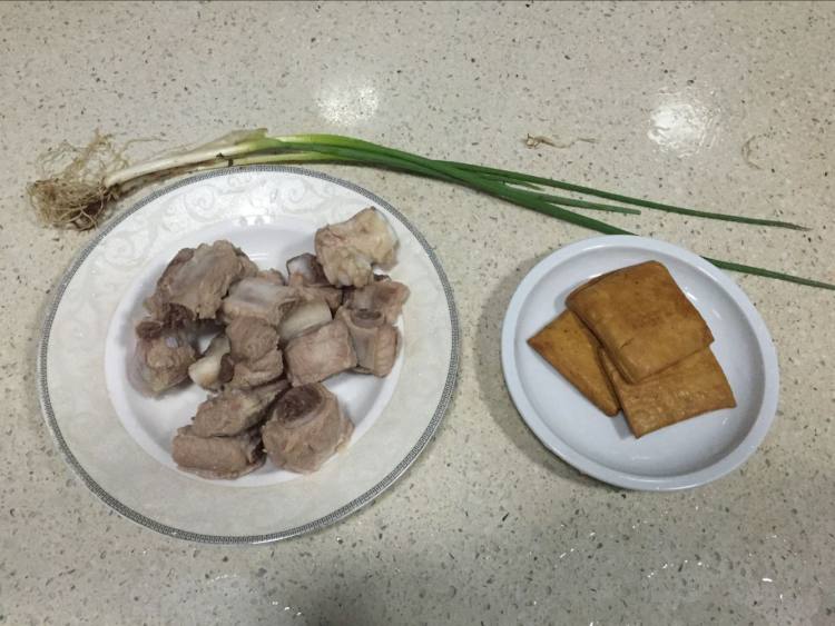 糖醋豆干排骨步骤1