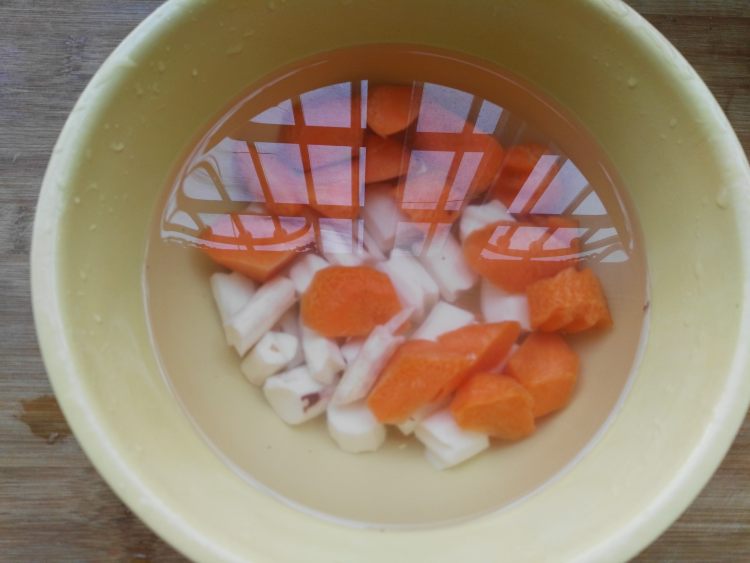 胡萝卜山药炖排骨步骤2