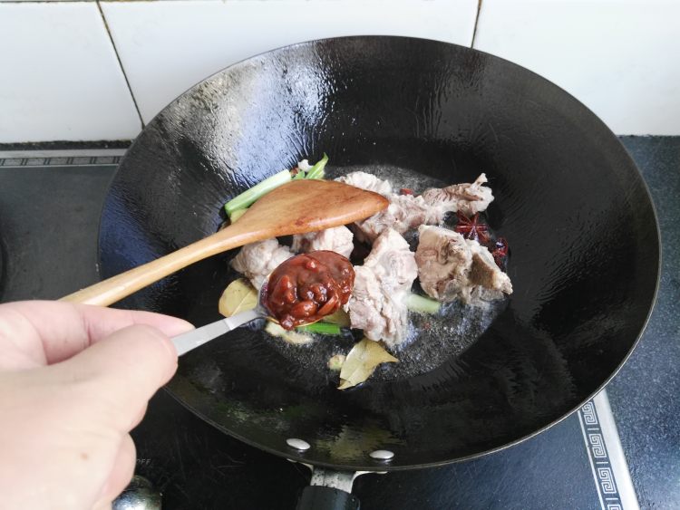 胡萝卜山药炖排骨步骤6