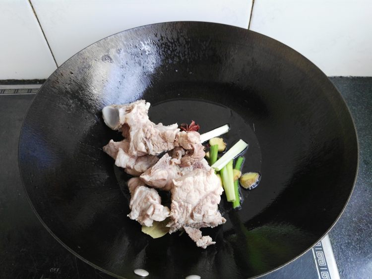 胡萝卜山药炖排骨步骤5