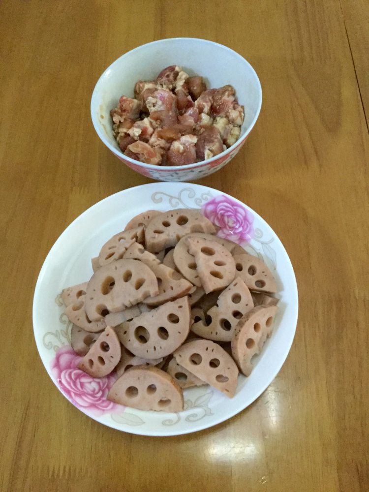 排骨焖莲藕步骤2
