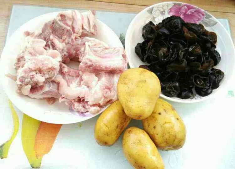清炖排骨步骤1