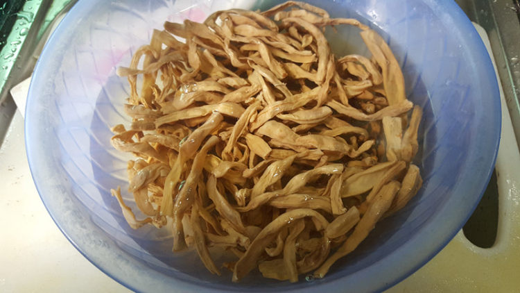 干豆角排骨汤步骤1