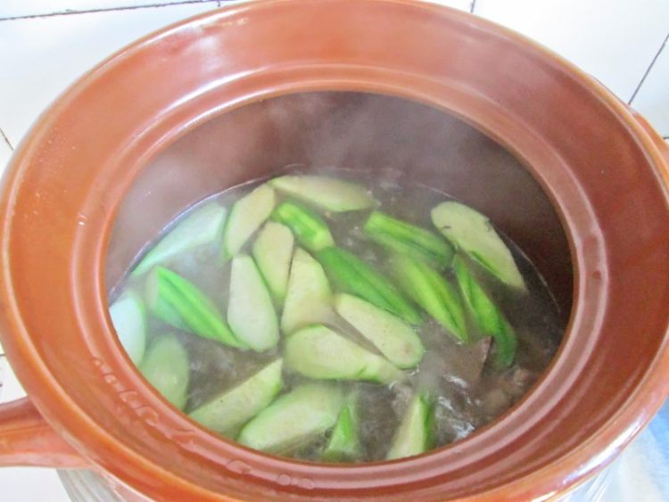 丝瓜香菇炖排骨步骤8