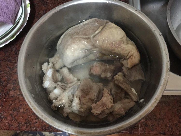 猪肚排骨汤步骤3