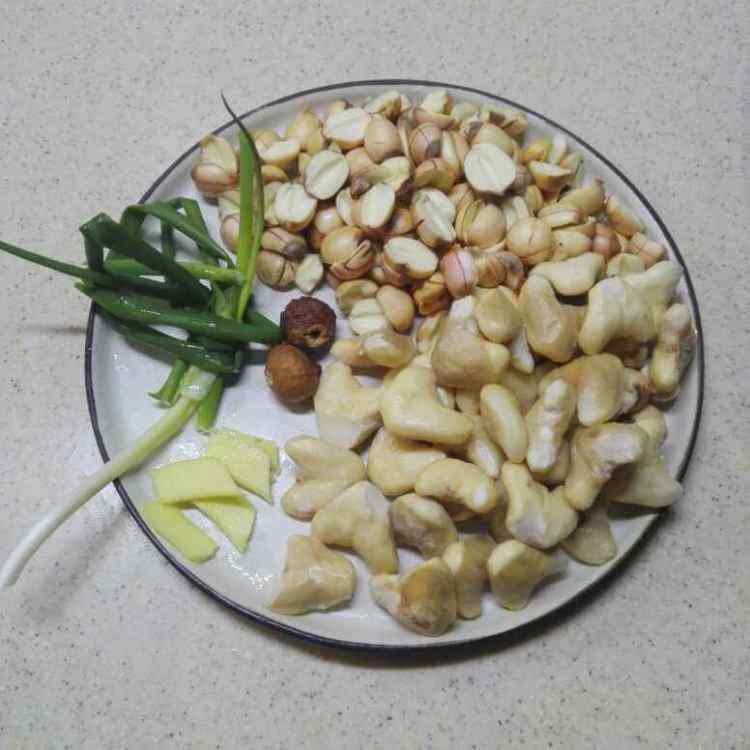莲子菱角汤步骤2