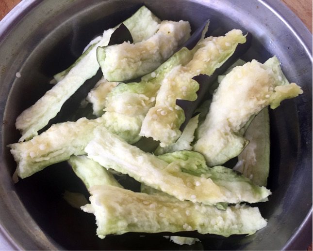 排骨茄子焖面步骤7