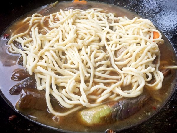排骨茄子焖面步骤15