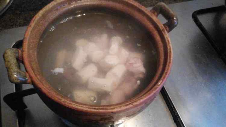 蕃茄淮山煲排骨步骤3
