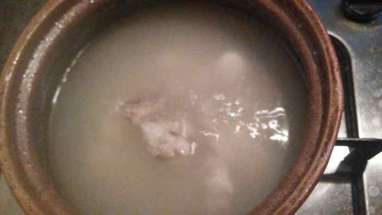 蕃茄淮山煲排骨步骤4