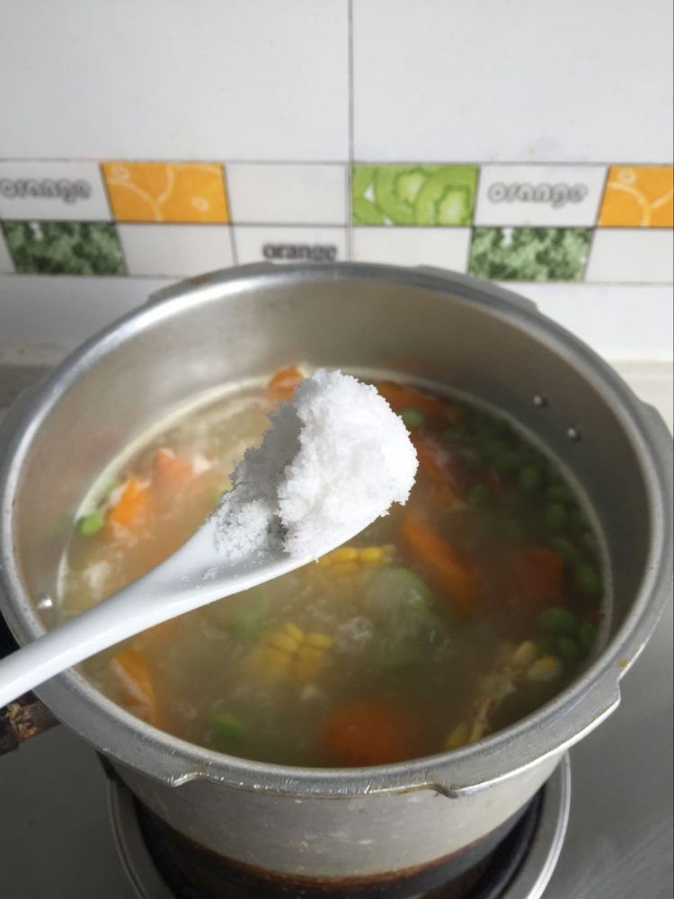 田园青豆排骨汤步骤5