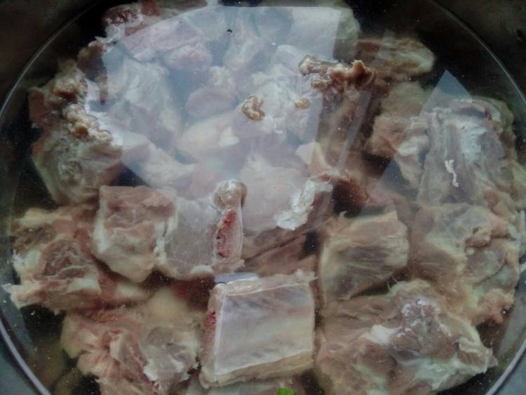 无水酱排骨步骤1