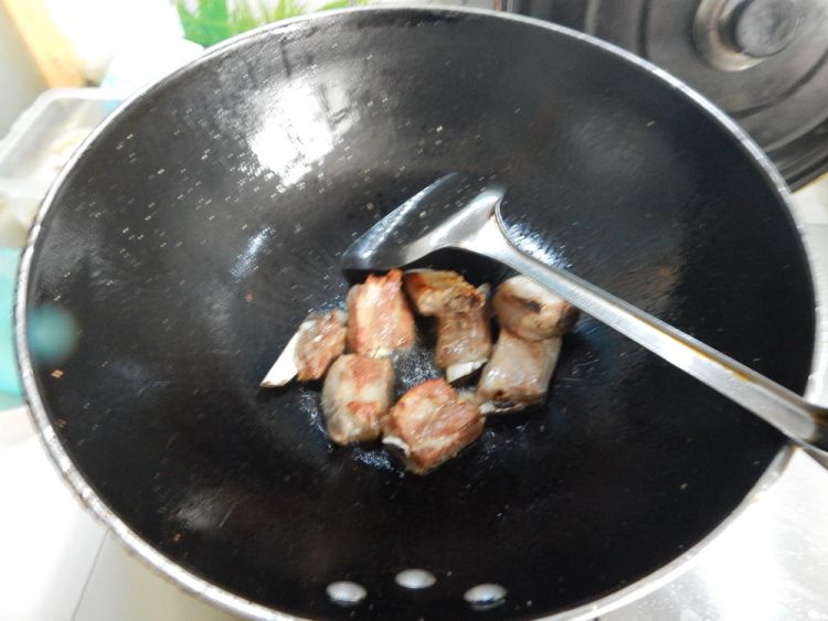 茭白烧排骨步骤6