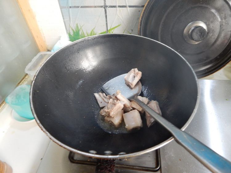 茭白烧排骨步骤5