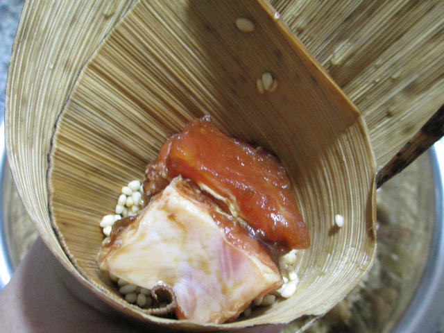 排骨花生米糯米粽步骤7