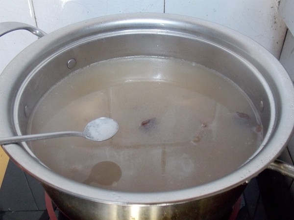 茶树菇莲藕排骨汤#新步骤8