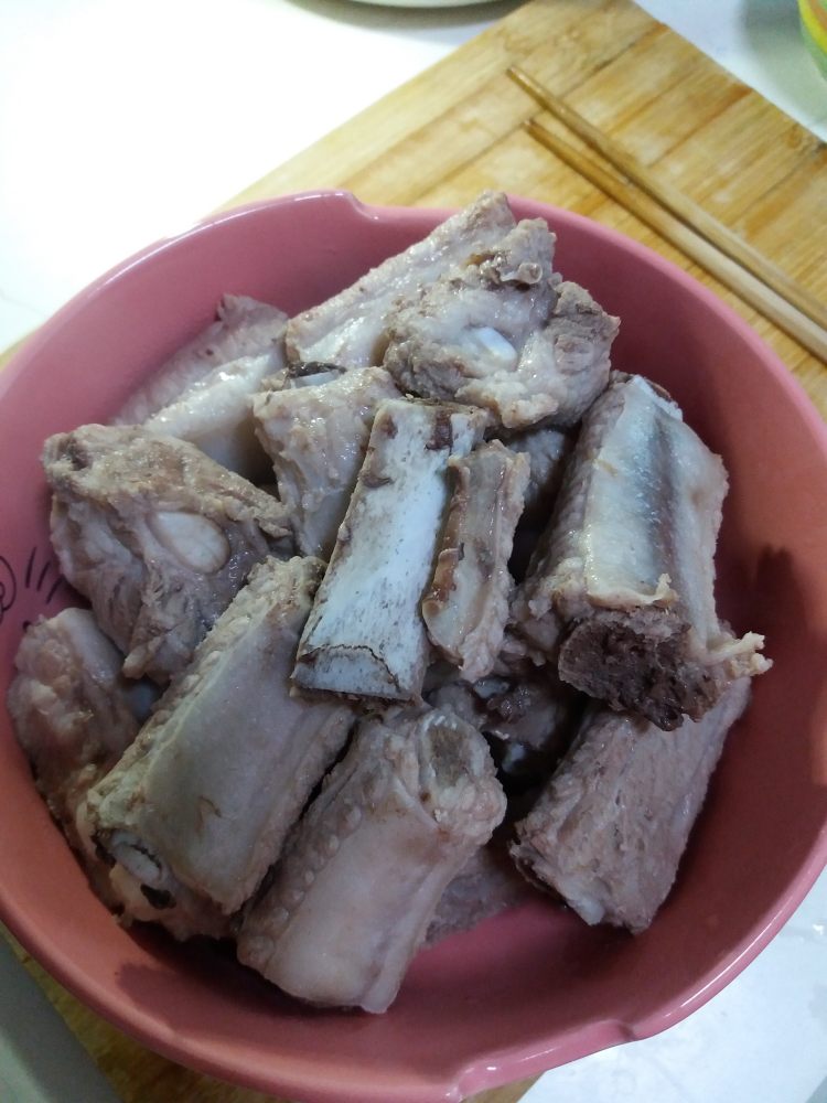 豆角粉条炖排骨步骤2