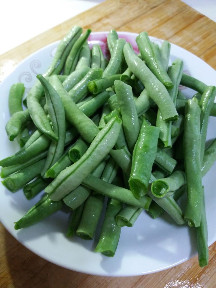 豆角粉条炖排骨步骤4