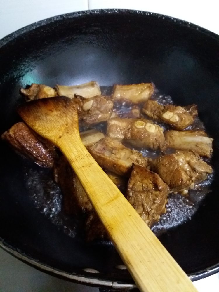 豆角粉条炖排骨步骤6
