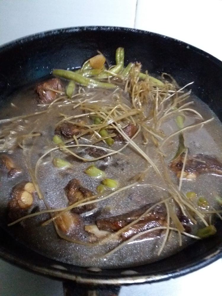 豆角粉条炖排骨步骤9