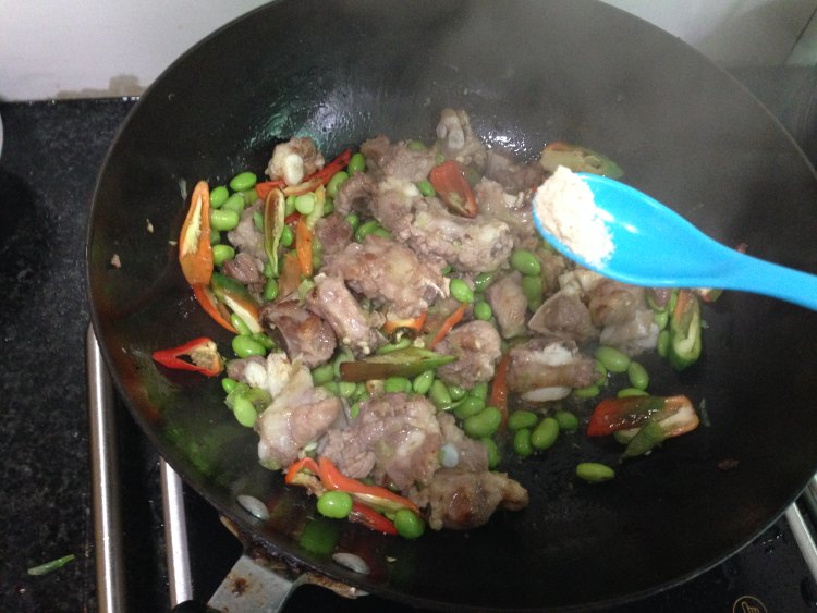 排骨烧青豆#新鲜从这步骤8