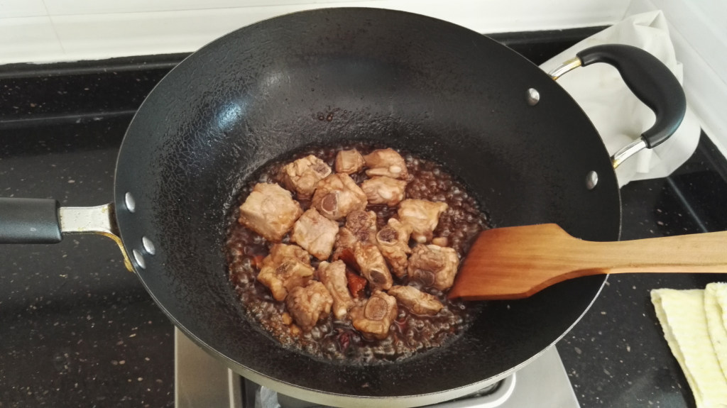 豆角排骨焖饭步骤4