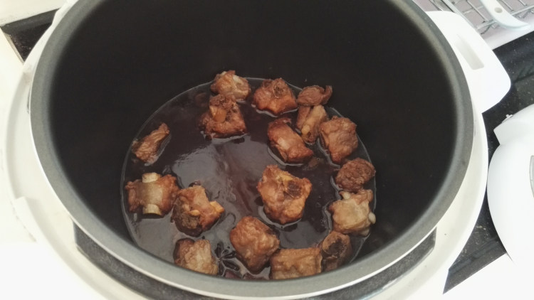 豆角排骨焖饭步骤5