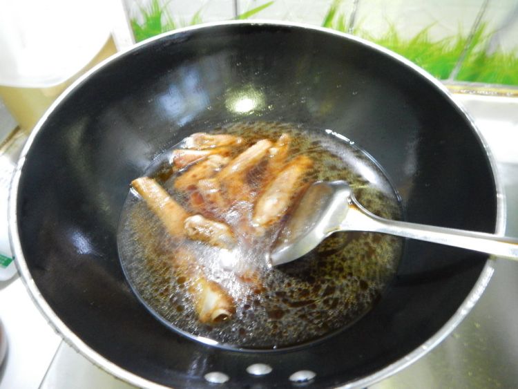 蒜苔烧排骨步骤9