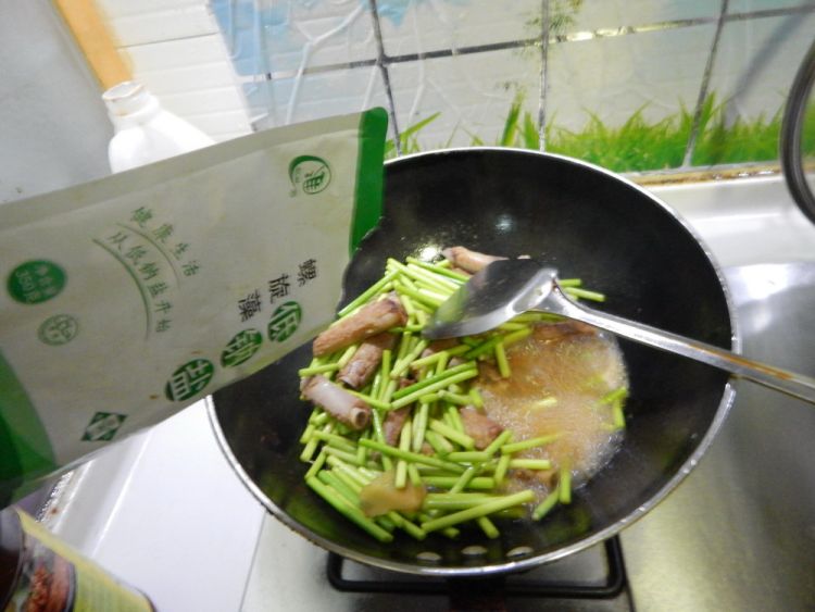 蒜苔烧排骨步骤13