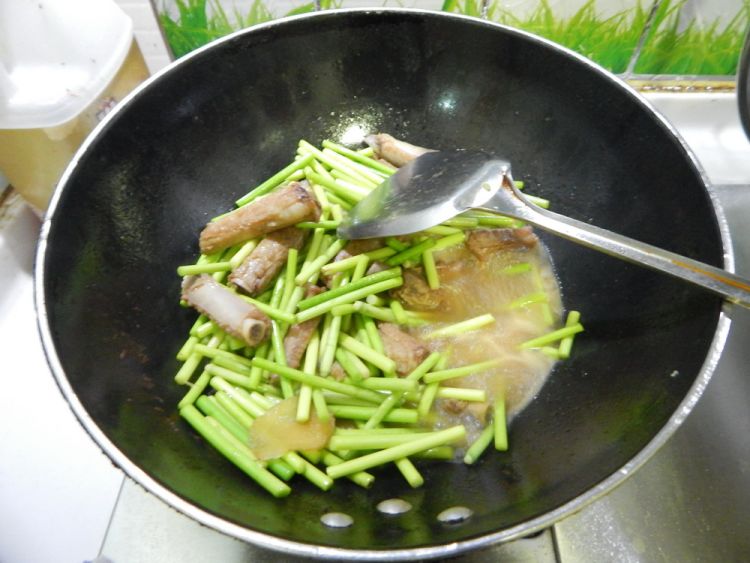 蒜苔烧排骨步骤12