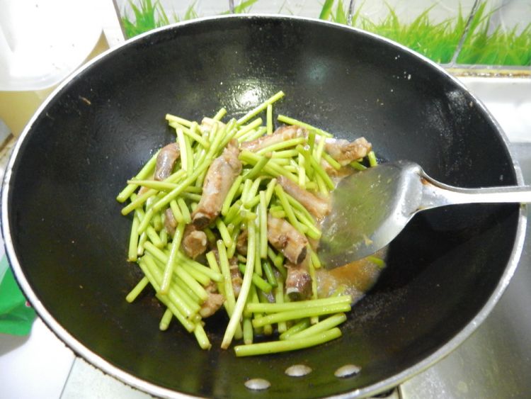蒜苔烧排骨步骤15