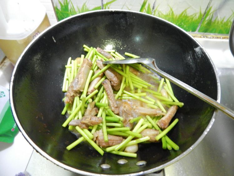 蒜苔烧排骨步骤14