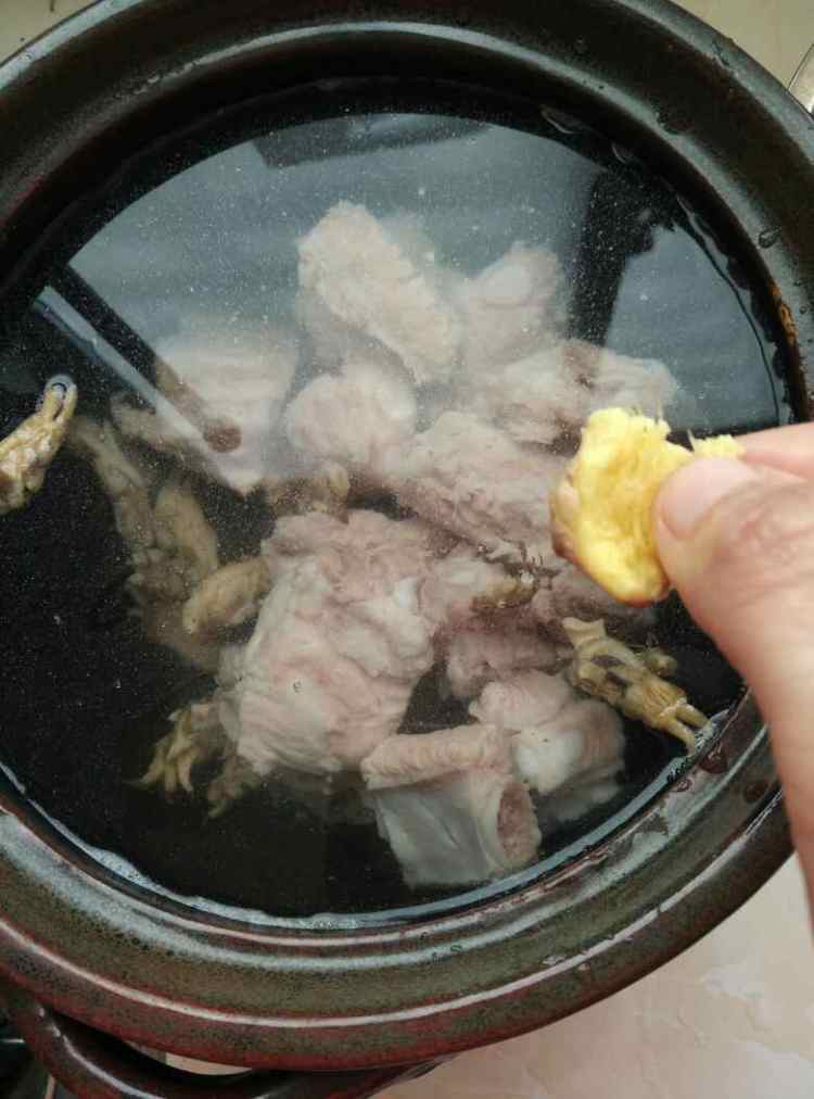山药干胡萝卜煲排骨步骤4