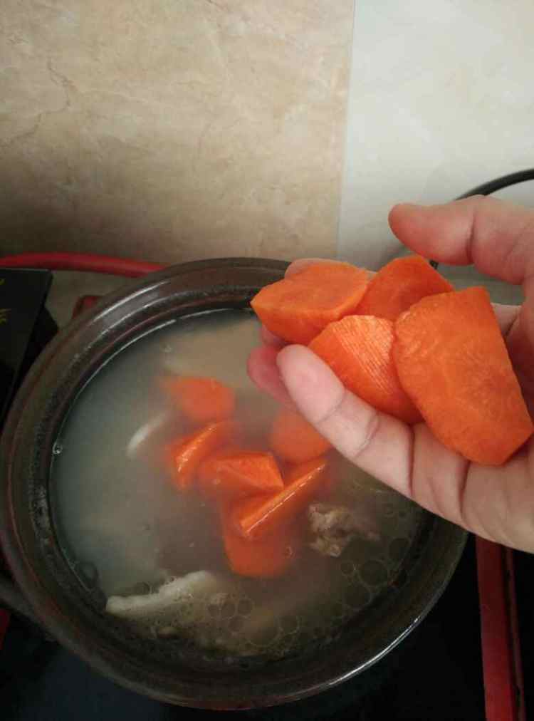 山药干胡萝卜煲排骨步骤6
