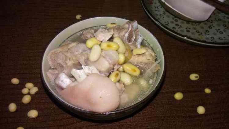 猪蹄炖黄豆#多效护理步骤10