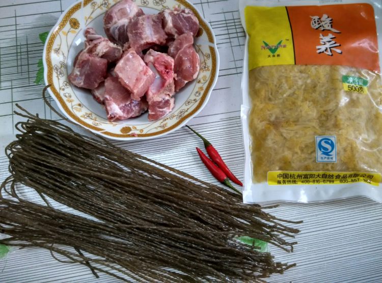 酸菜炖排骨#多效护理步骤1