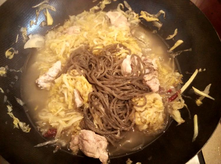 酸菜炖排骨#多效护理步骤10