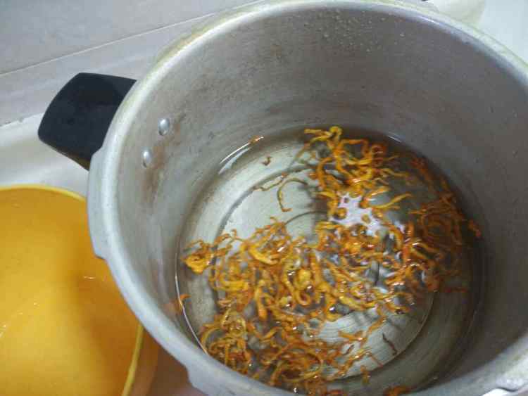 虫草花骨汤#多效护理步骤1