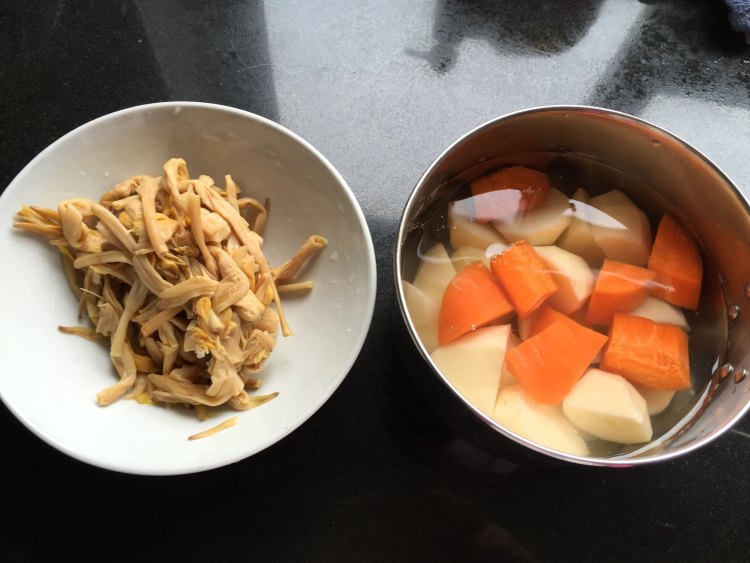 土豆黄花菜炖排骨步骤6