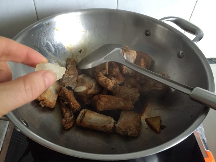 土豆黄花菜炖排骨步骤4